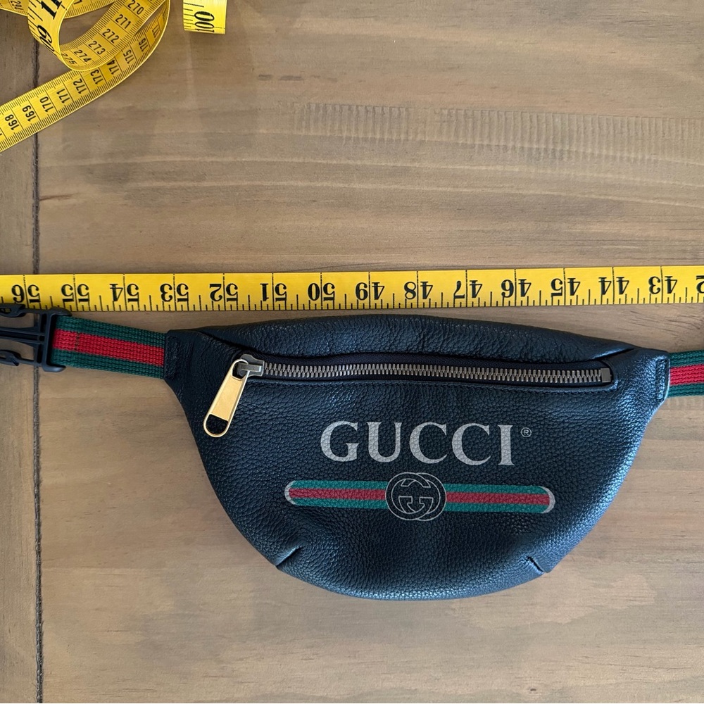 Gucci Logo belt bag in black